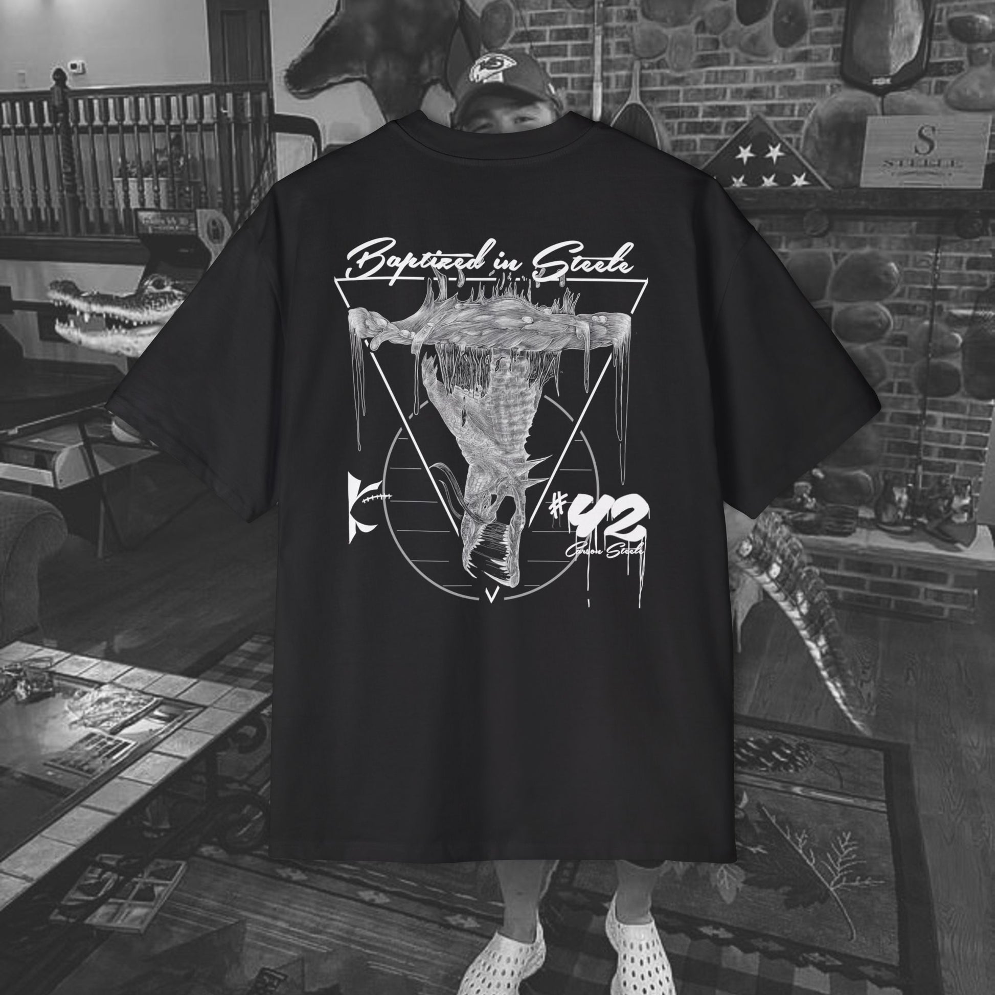 "𝕭𝖆𝖇𝖙𝖎𝖟𝖊𝖉 𝖎𝖓 𝕾𝖙𝖊𝖊𝖑𝖊" (𝔱𝔥𝔢 ℭ𝔞𝔯𝔰𝔬𝔫 𝔖𝔱𝔢𝔢𝔩𝔢 𝔰𝔥𝔦𝔯𝔱) 𝕆𝕍𝔼ℝ𝕊𝕀ℤ𝔼𝔻 𝔻ℝ𝕆ℙ 𝕊ℍ𝕆𝕌𝕃𝔻𝔼ℝ ℍ𝔼𝔸𝕍𝕐-ℂ𝕌𝕋